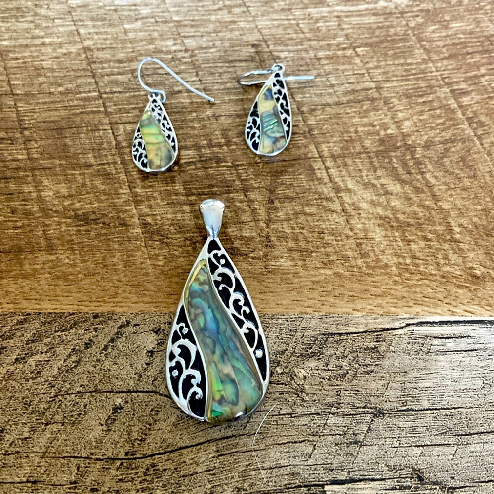 Cleaning out jewelry box! Slide and earrings to match!